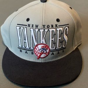 YANKEES SNAPBACK. 47’ BRAND. Never worn
